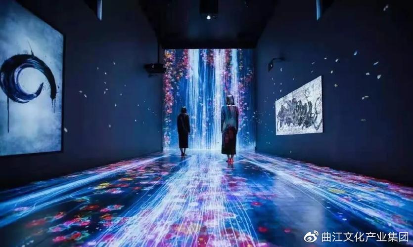 以文化创意内容为核心,依托于数字技术进行创作,生产,传播和服务的